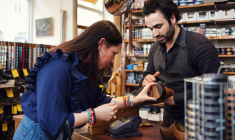 Il existe un bonus réparation pour les appareils du quotidien, les textiles et les chaussures. ( crédit photo : Getty Images )