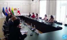 Derrière l'image : en Géorgie, la loi sur l'influence étrangère adoptée mais toujours contesté