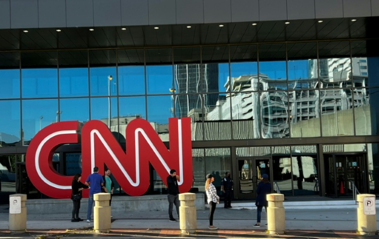 Le logo de la chaîne américaine d'information CNN à Atlanta, le 16 octobre 2021 en Géorgie ( AFP / Daniel SLIM )