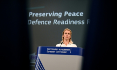La cheffe de la diplomatie de l'Union européenne, Kaja Kallas, lors d'une conférence de presse à Bruxelles sur le projet de "mur" antidrones, le 16 octobre 2025 ( AFP / Nicolas TUCAT )