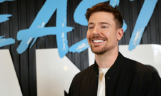 MrBeast, le youtubeur le plus suivi de la planète avec plus de 450 millions d'abonnés qui a ouvert jeudi en Arabie saoudite un parc d'attractions éphémère inspiré de ses vidéos à succès, le 12 novembre  2025 à Ryad. ( AFP / Fayez Nureldine )