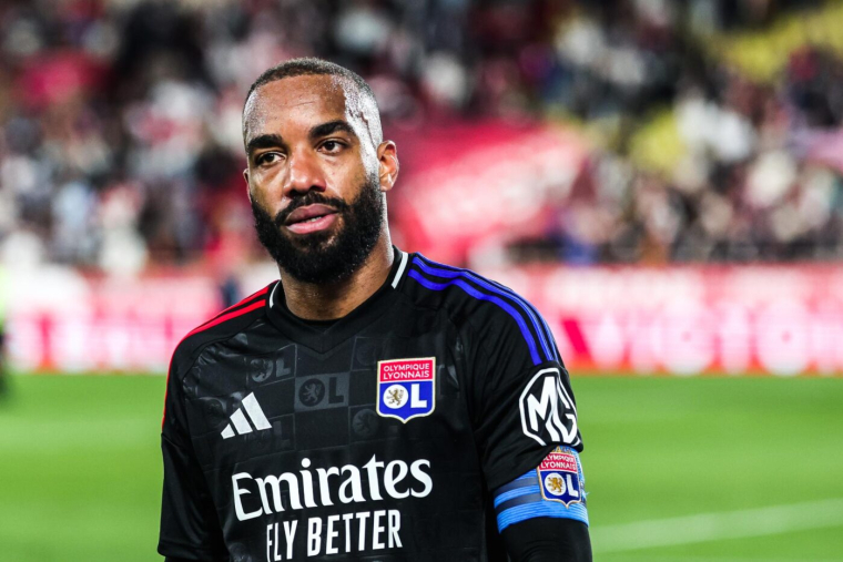 Alexandre Lacazette va quitter l’OL, Rayan Cherki lui rend un bel hommage