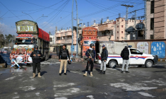 Les forces de sécurité pakistanaises bouclent le 1er février 2026 un quartier à Quetta, la capitale de la province du Baloutchistan, au lendemain d'assauts coordonnés très meurtriers de séparatistes ( AFP / Banaras KHAN )