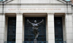 Le palais de justice du district Est de Virginie, où l'ancien directeur du FBI, James Comey, doit comparaître, le 29 avril 2026 à Alexandria, en Virginie ( AFP / Alex WROBLEWSKI )