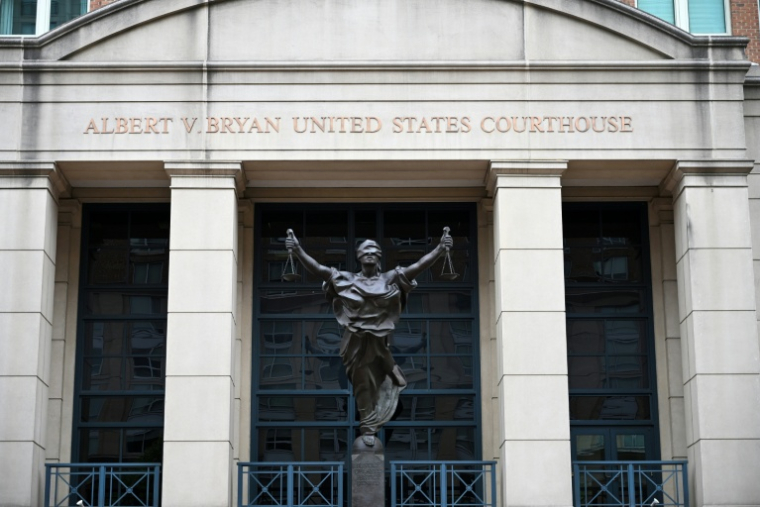Le palais de justice du district Est de Virginie, où l'ancien directeur du FBI, James Comey, doit comparaître, le 29 avril 2026 à Alexandria, en Virginie ( AFP / Alex WROBLEWSKI )