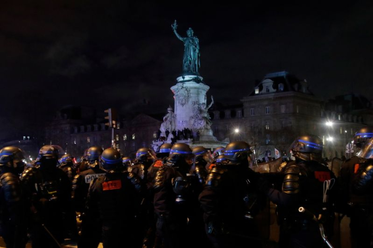 FRANCE: 142 INTERPELLATIONS LORS DE LA MANIFESTATION PARISIENNE CONTRE LA LOI "SÉCURITÉ GLOBALE"
