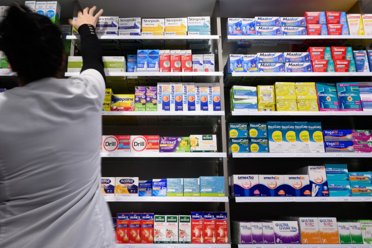 Dans une pharmacie de Riedisheim (Haut-Rhin), le 23 octobre 2023.  ( AFP / SEBASTIEN BOZON )