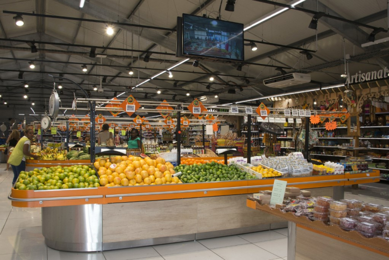 Un supermarché à Saint-Francois, en Guadeloupe. ( AFP / HELENE VALENZUELA )