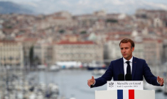 MACRON ANNONCE UN PLAN D'AMPLEUR POUR MARSEILLE, "VILLE MONDE"
