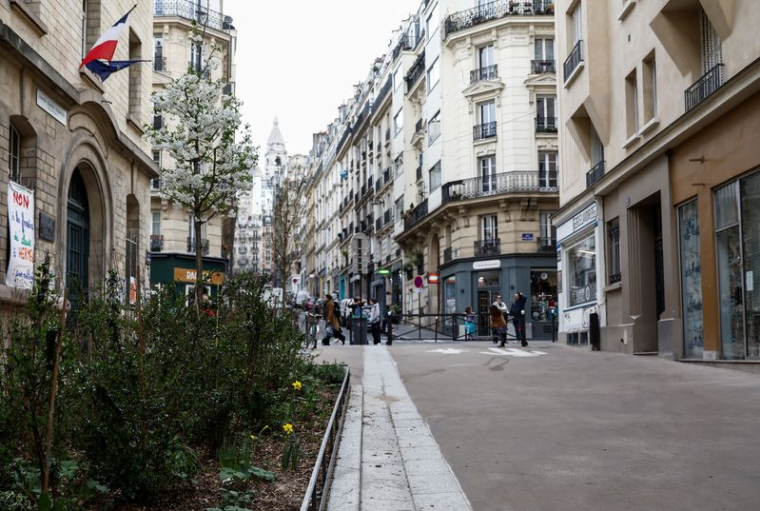 Une vue montre la rue Ferdinand Flocon, à Paris