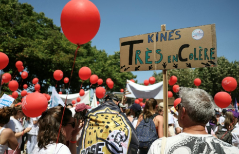 Manifestation de soignants libéraux à Paris, le 1er juillet 2025 ( AFP / Thomas SAMSON )