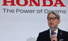Le directeur général de Honda, Toshihiro Mibe, assiste à une réunion d'affaires à Tokyo