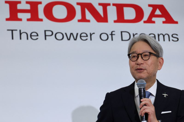 Le directeur général de Honda, Toshihiro Mibe, assiste à une réunion d'affaires à Tokyo