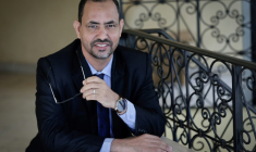 Le porte-parole du front de libération de l'Azawad (FLA), Mohamed Elmaouloud Ramadane, le 29 avril 2026 à Paris ( AFP / STEPHANE DE SAKUTIN )