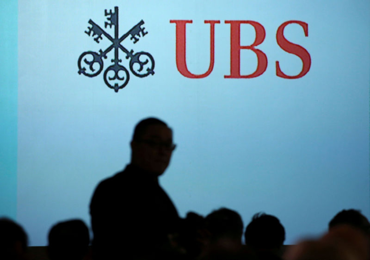 LES ACTIONNAIRES D'UBS DÉSAPPROUVENT L'ACTION DES DIRIGEANTS