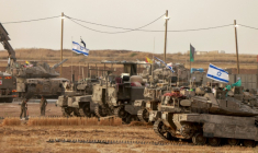 Des troupes israéliennes déployées près de la bande de Gaza, le 13 mai 2025 ( AFP / Menahem Kahana )