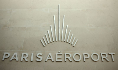 Le logo du groupe ADP à l'aéroport Paris Charles de Gaulle