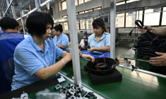 Dans l'usine d'aspirateurs Rimoo de Foshan, près de Canton, en Chine, le 28 avril 2026 ( AFP / Pedro PARDO )