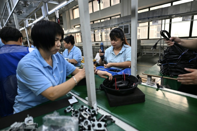 Dans l'usine d'aspirateurs Rimoo de Foshan, près de Canton, en Chine, le 28 avril 2026 ( AFP / Pedro PARDO )