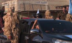 Syrie : les forces de l'administration autonome kurde défilent à Qamichli