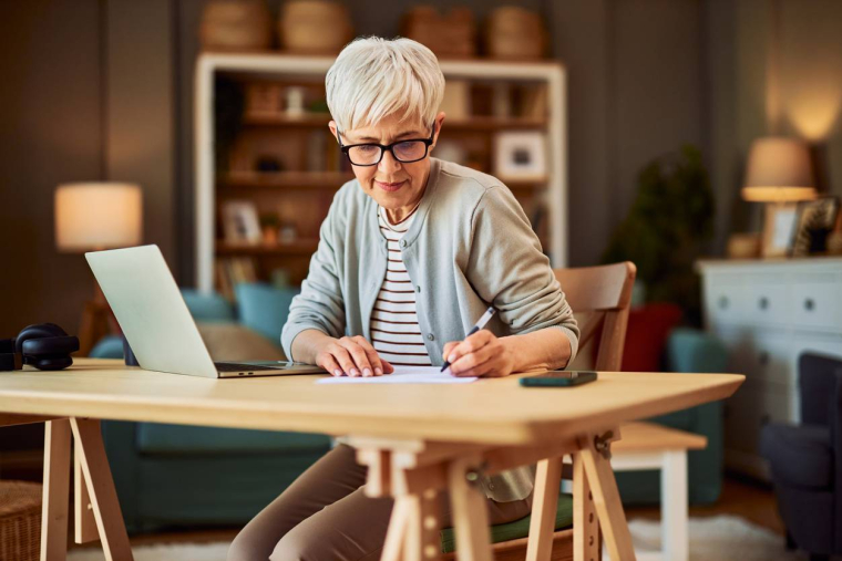 Comment corriger les erreurs de son relevé de carrière ? / iStock.com - Jelena Danilovic