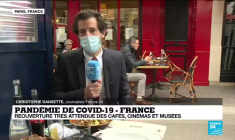 Déconfinement en France : les Français attablés aux terrasses des bars et restaurants