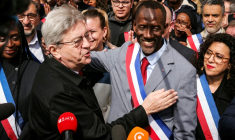 Jean-Luc Mélenchon et Bally Bagayoko à Saint-Denis, le 4 avril 2026 ( AFP / Thomas SAMSON )