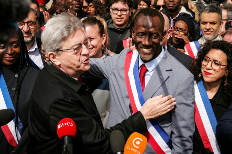 Jean-Luc Mélenchon et Bally Bagayoko à Saint-Denis, le 4 avril 2026 ( AFP / Thomas SAMSON )
