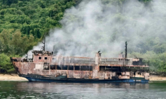 Photo prise le 11 septembre 2026 par les garde-côtes du ferry M/V June Aster, qui a pris feu deux jours auparavant dans l'ouest des Philippines ( Philippine Coast Guard (PCG) / Handout )