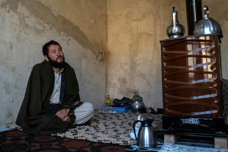 Nimatullah Rahesh, un Afghan rapatrié d'Iran, s'exprime lors d'une interview avec l'AFP dans sa maison nouvellement construite à Jar-e-Khushk, dans la banlieue de la province de Bamiyan, le 19 janvier 2026 ( AFP / Wakil KOHSAR )