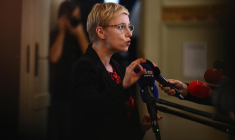 Clémentine Autain, le 4 octobre 2022, à Paris ( AFP / Christophe ARCHAMBAULT )