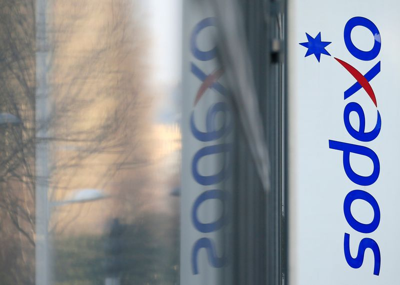 Photo d'archives du logo de Sodexo au siège de l'entreprise