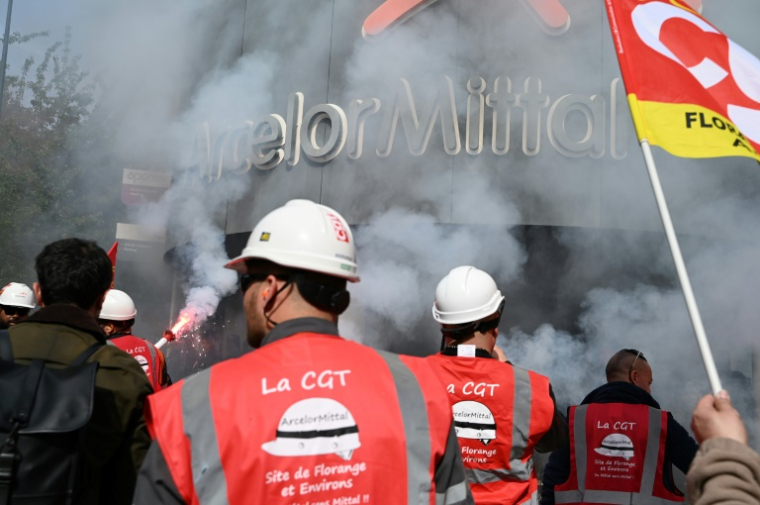 Manifestation des salariés d'ArcelorMittal à Saint-Denis le 13 mai 2025. ( AFP / LEO VIGNAL )
