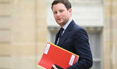 Clément Beaune, le 26 avril 2023, à Paris ( AFP / BERTRAND GUAY )