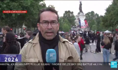 Législatives : un millier de sympathisants de gauche réunis en célébration sur la Place de la République à Paris