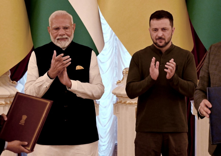 Volodymyr Zelensky et Narendra Modi, à Kiev, le 23 août 2024 ( AFP / SERGEI SUPINSKY )