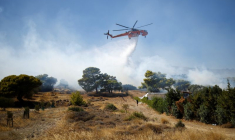 DEUX NOUVEAUX INCENDIES PRÈS D'ATHÈNES, DES VILLAGES ÉVACUÉS