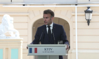 Macron à Kiev: des sanctions "massives" et "coordonnées" si Moscou viole la trêve