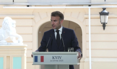 Macron à Kiev: des sanctions "massives" et "coordonnées" si Moscou viole la trêve