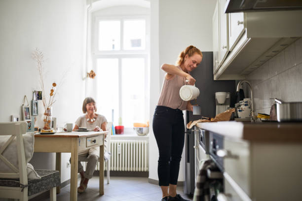 Devenir aidant familial, c’est permettre le maintien à domicile de proches devenus dépendants ( crédit photo : GettyImages )