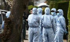 La police scientifique près du lieu où des ambulances de la communauté juive ont été attaquées, à Londres le 23 mars 2026 ( AFP / Henry NICHOLLS )