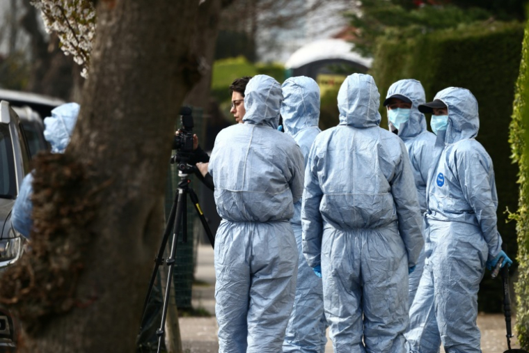 La police scientifique près du lieu où des ambulances de la communauté juive ont été attaquées, à Londres le 23 mars 2026 ( AFP / Henry NICHOLLS )