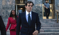 Le patron d'Instagram Adam Mosseri quitte le tribunal civil de Los Angeles où il vient de témoigner, le 11 février 2026 ( AFP / Apu GOMES )