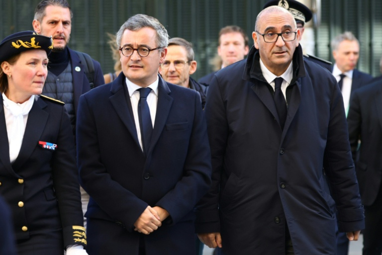 Gérald Darmanin (c) et Laurent Nuñez (d), à Marseille le 20 novembre 2025 ( AFP / Clement MAHOUDEAU )
