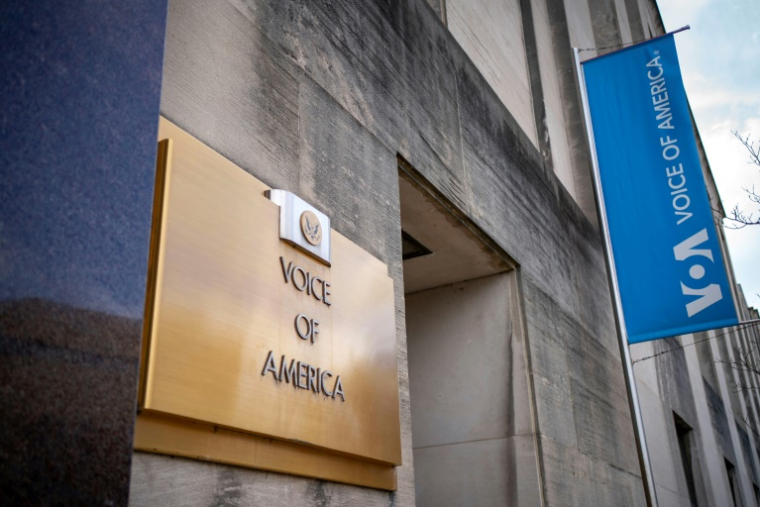 Donald Trump a notamment initié le démantèlement des médias publics américains à l'étranger, comme Voice of America, privant "plus de 400 millions de personnes" d'un "accès à une information fiable", selon RSF ( AFP / BONNIE CASH )