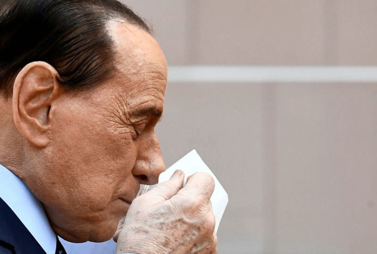 SILVIO BERLUSCONI A GUÉRI DU COVID-19