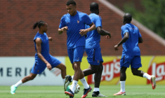 Les joueurs de l'équipe de France et Kylian Mbappé lors d'une séance d'entraînement sur les installations du University Park, à Dallas, le 13 juillet 2026, à la veille d'affronter l'Espagne  ( AFP / FRANCK FIFE )