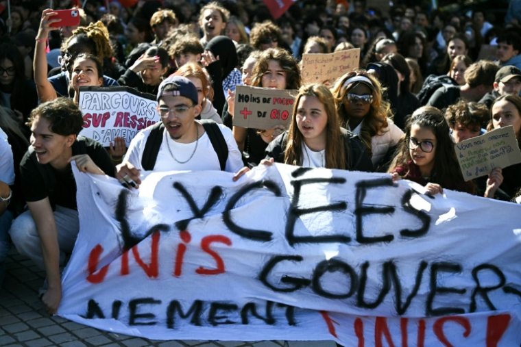 Manifestation de lycéens à Bordeaux, le 8 octobre 2026 en Gironde ( AFP / Christophe ARCHAMBAULT )