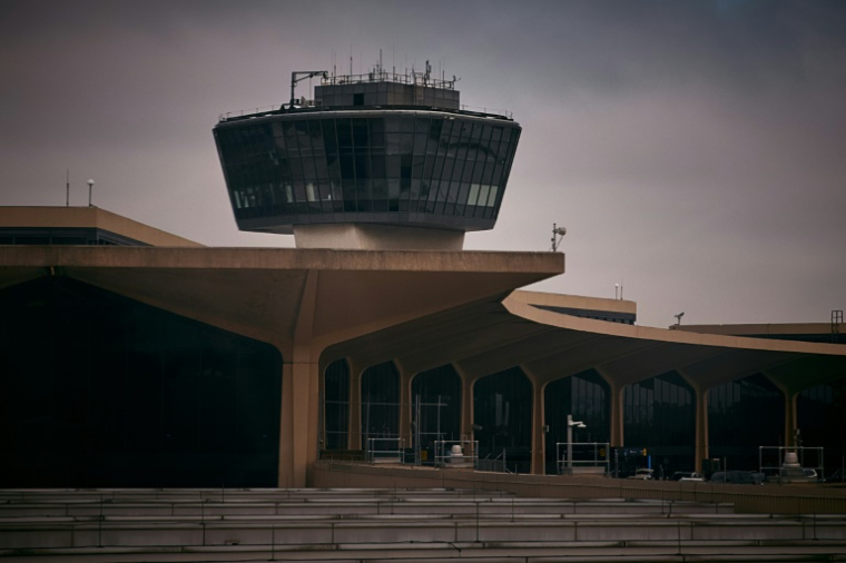 Tour de contrôle de l'Aéroport international de Newark-Liberty, le 6 mai 2025 à Newark, dans l'Etat du New Jersey ( GETTY IMAGES NORTH AMERICA / ANDRES KUDACKI )