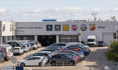 Une concession multimarque Stellantis au Portugal. (Crédit:  / Adobe Stock)